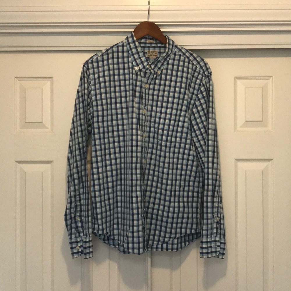 Mens J.Crew size XL button up shirt. Blue & white